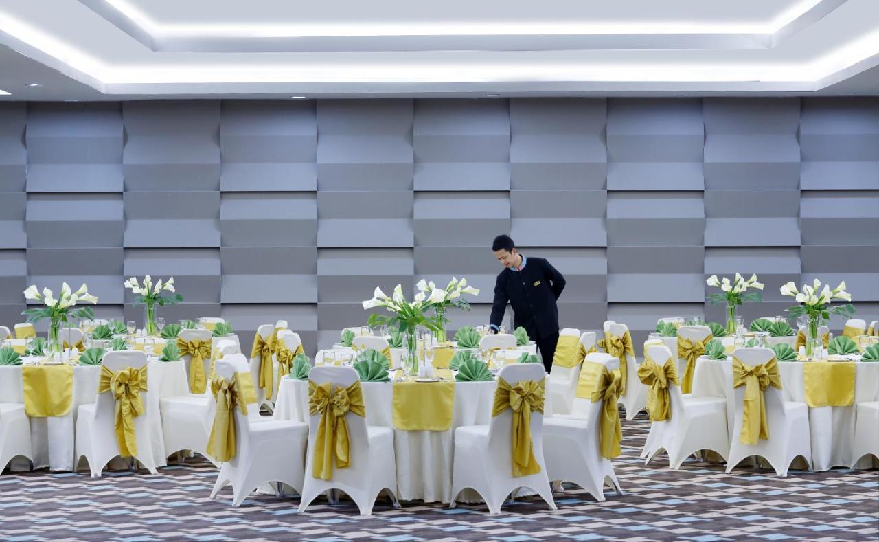 Hotel Santika Kelapa Gading Jakarta Extérieur photo
